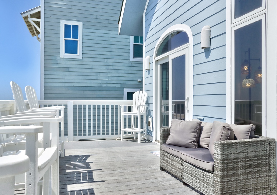 Beach Front Deck (1)