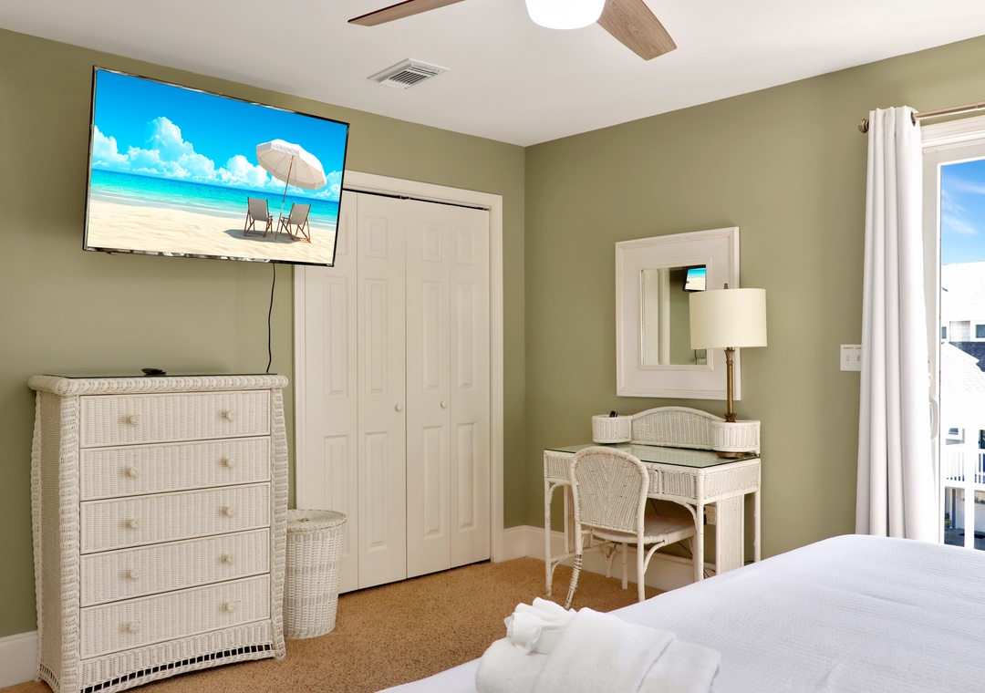 Bedroom 2 - TV and Workspace