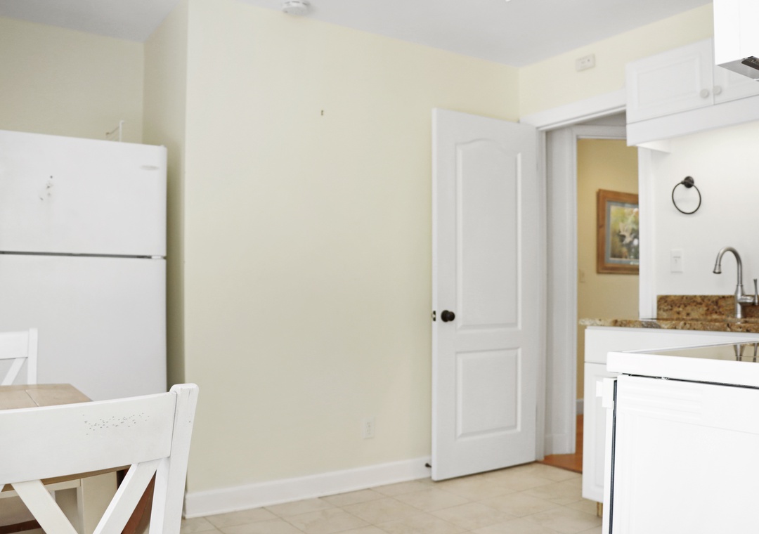 Kitchenette with Full Size Fridge