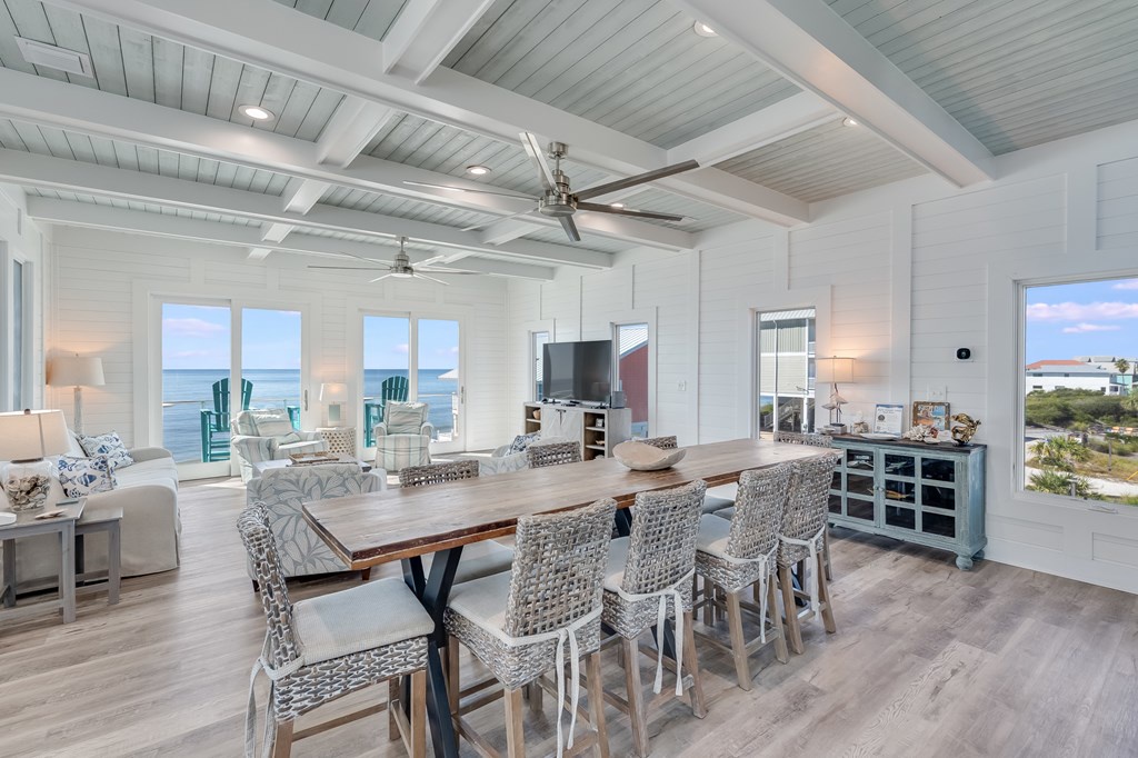 Living/Dining Area