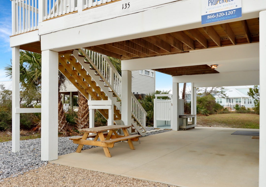Outdoor Dining Under House