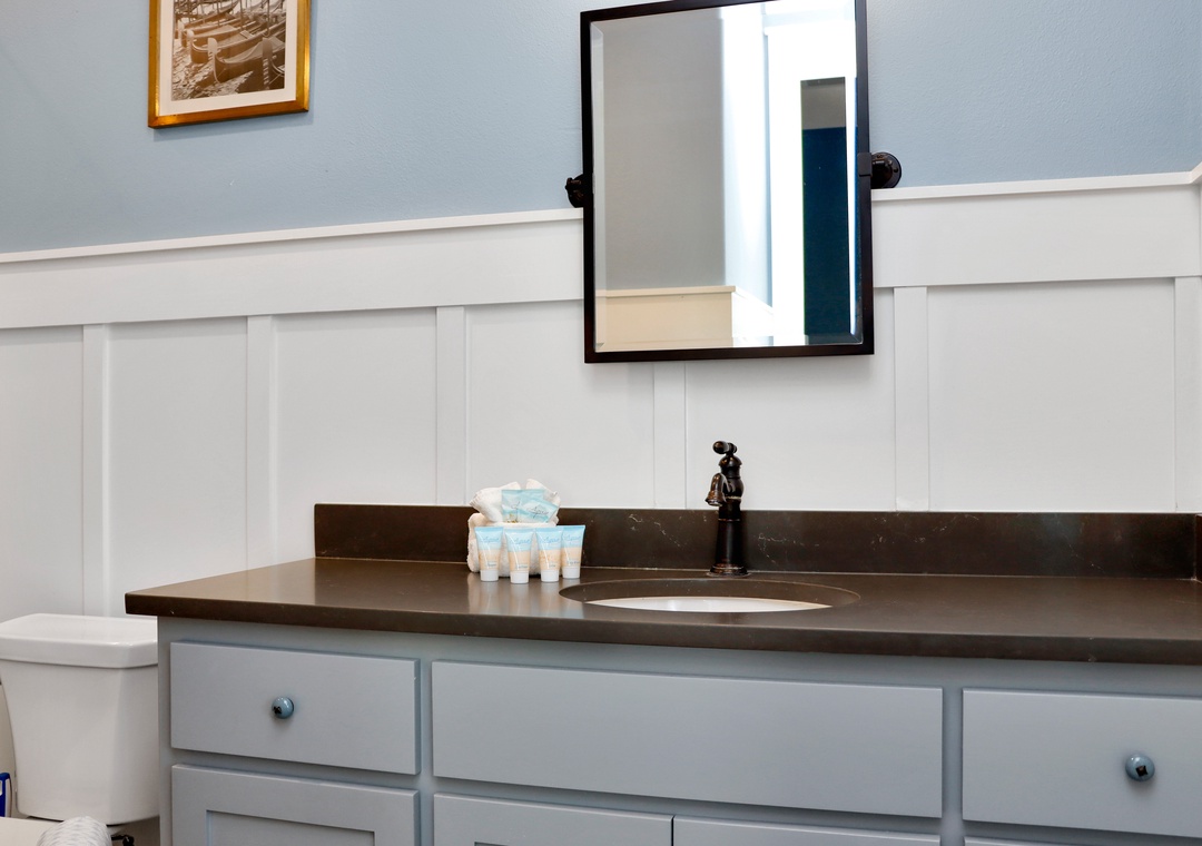 Bedroom 8 - Master Bathroom