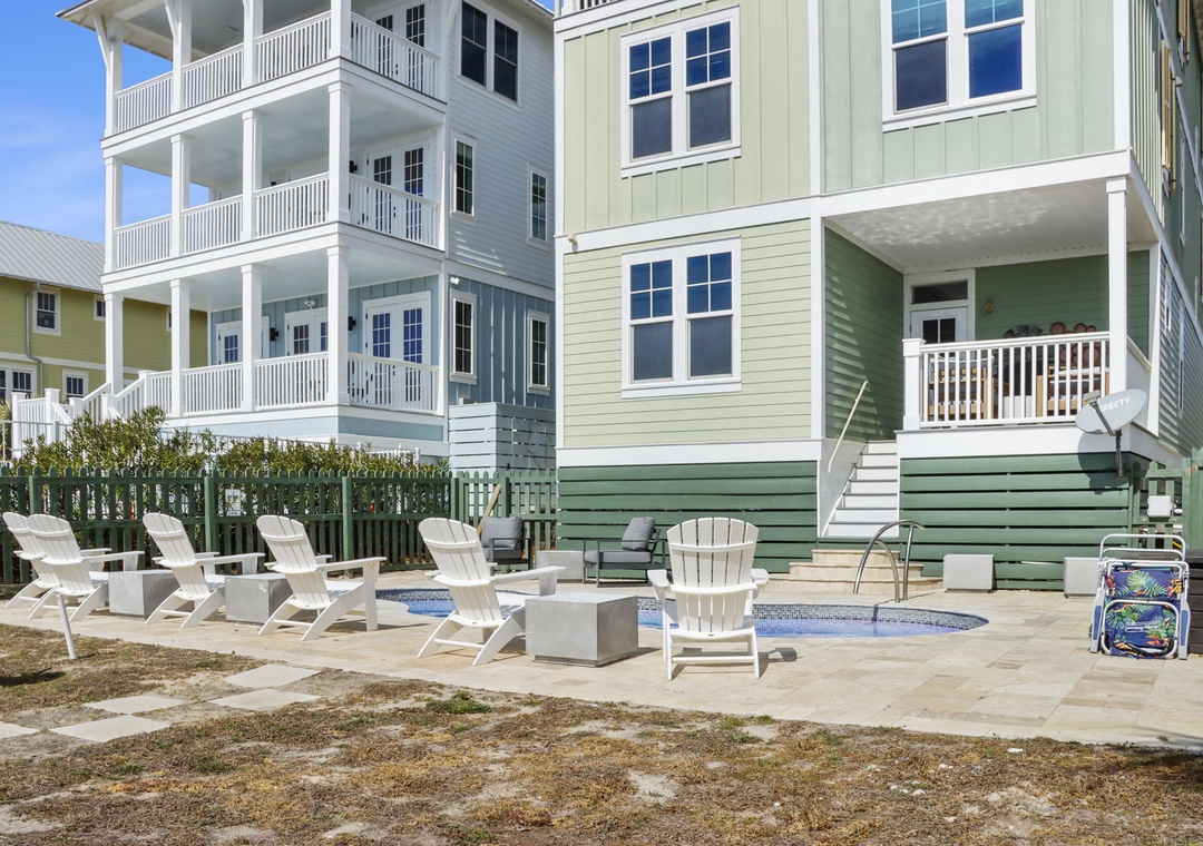 Private Pool Just Steps from Back Deck