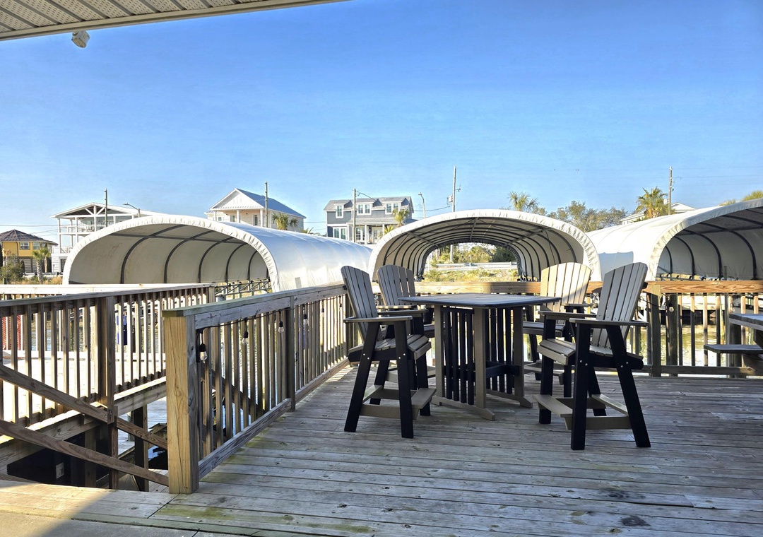 Outside Dining on Canal