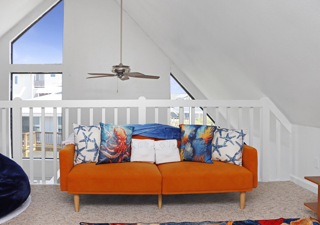 Upstairs Loft - Futon