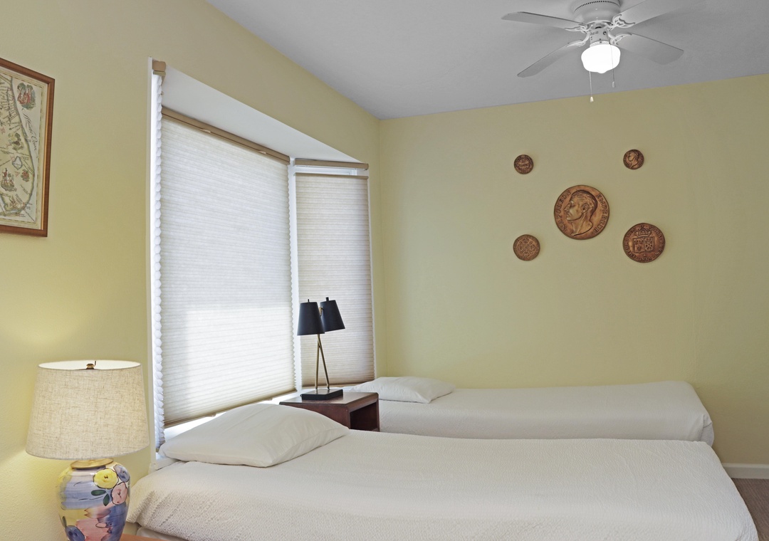 Bedroom 2 - 2 Twin Beds
