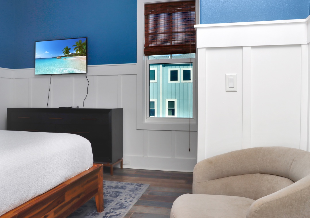 Bedroom 8 with TV (1)