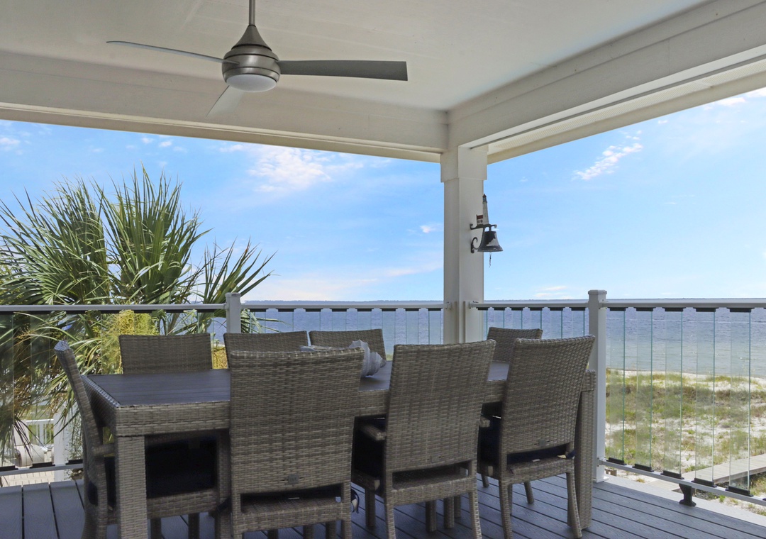 Top Floor Deck - Outdoor Dining