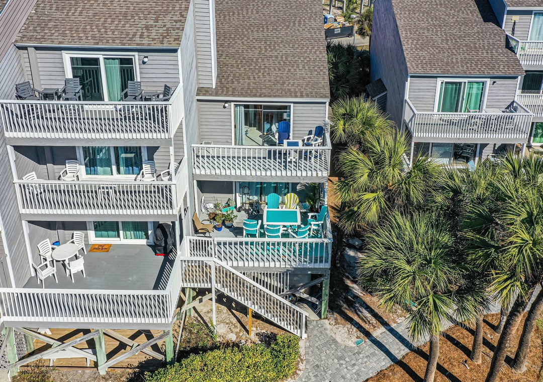 Main Level Deck with Access to Walkway to Beach