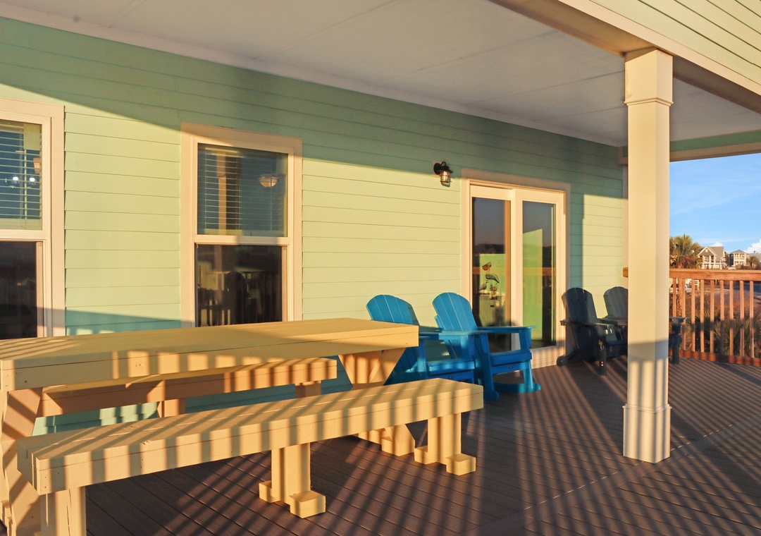 Outdoor Dining on Main Deck