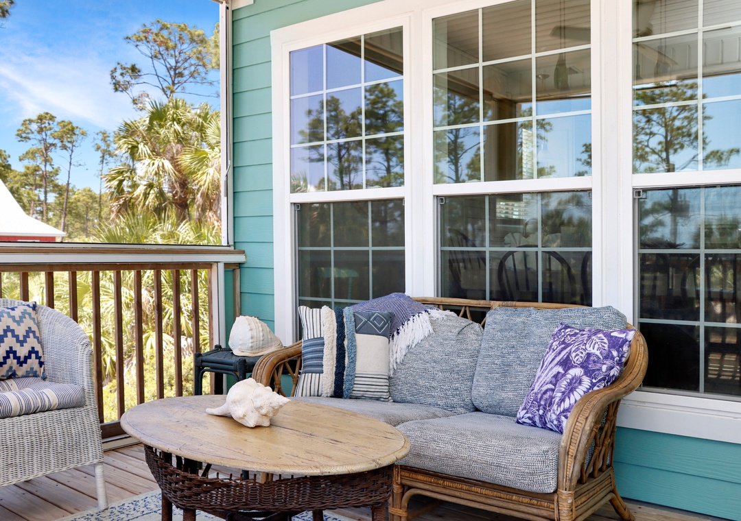 Furnished Screened Deck