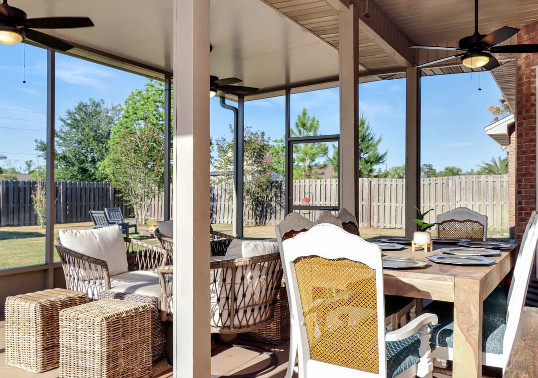 Screened Porch - Outdoor Dining and Lounging