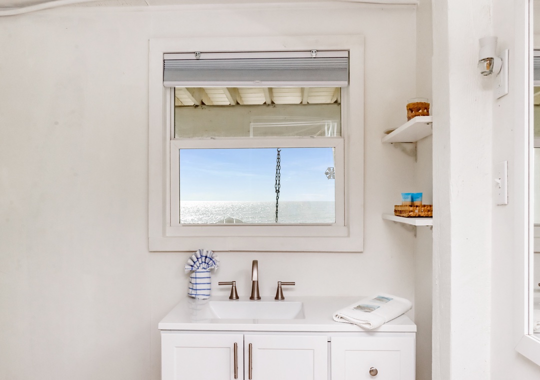 MIL Suite - Full Bathroom