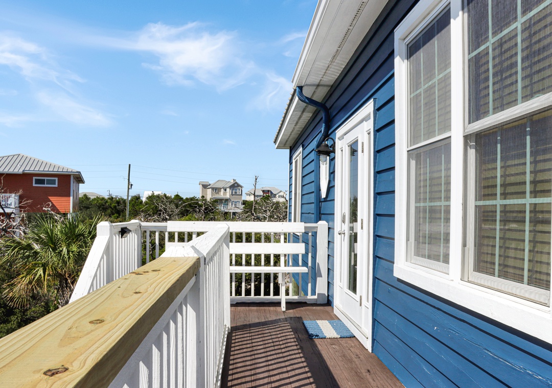 Side Deck with Main Entrance