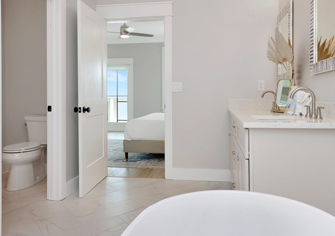Bedroom 8 - Master Bathroom View