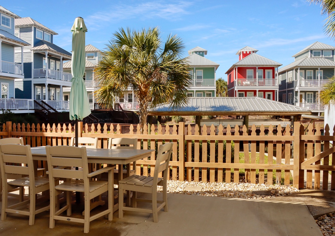 Outdoor Dining Overlooking Canal