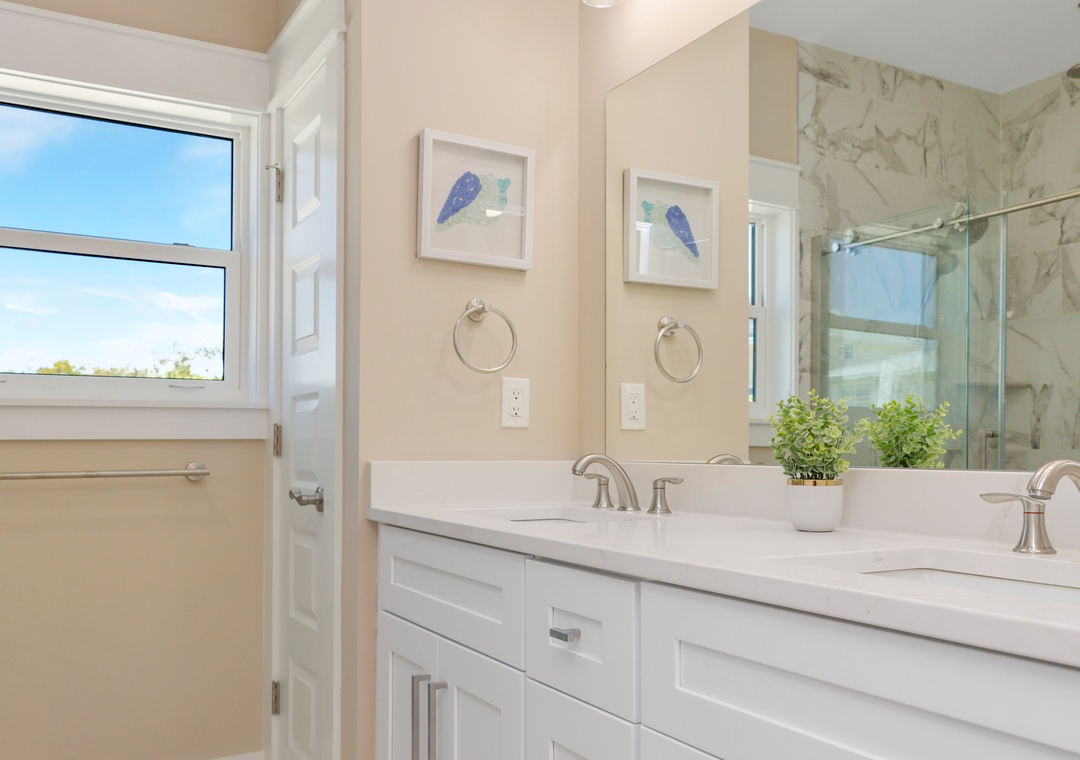 Bedroom 1 - Master Bathroom