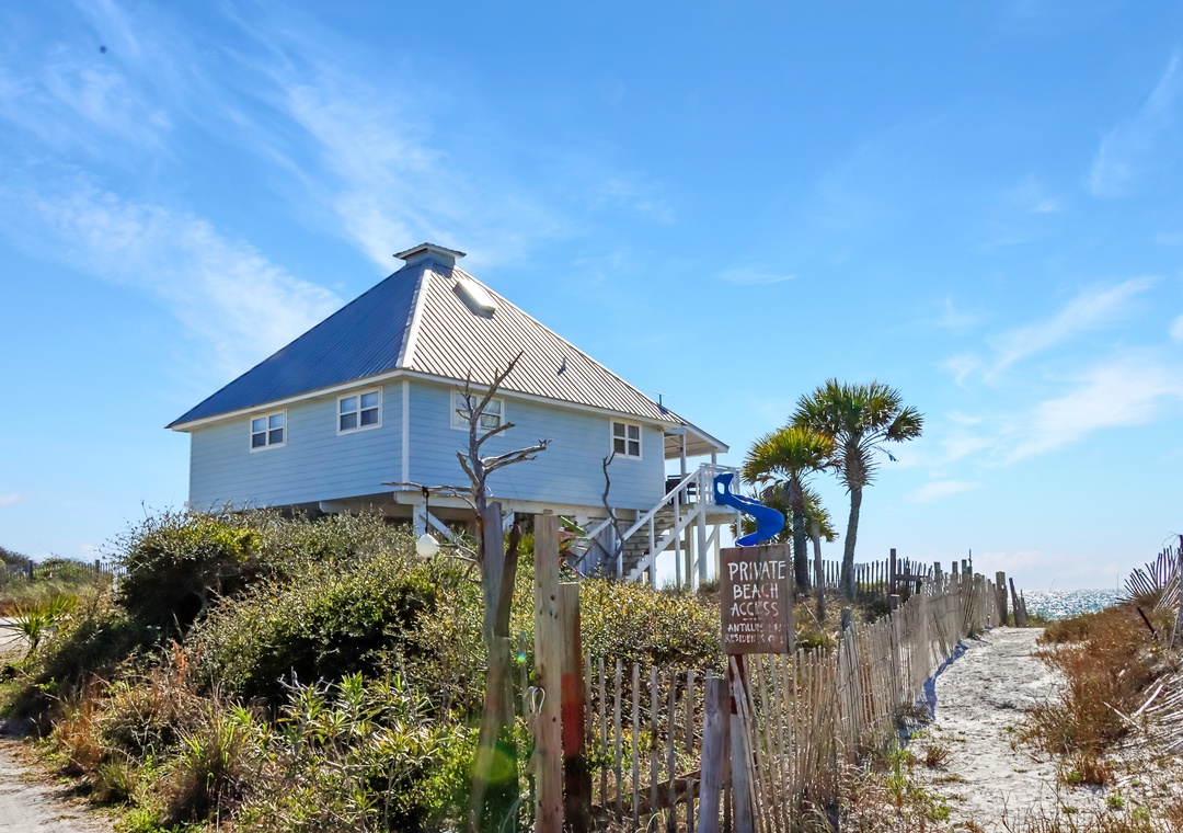 Antilles Beach Cottage and Beach Access