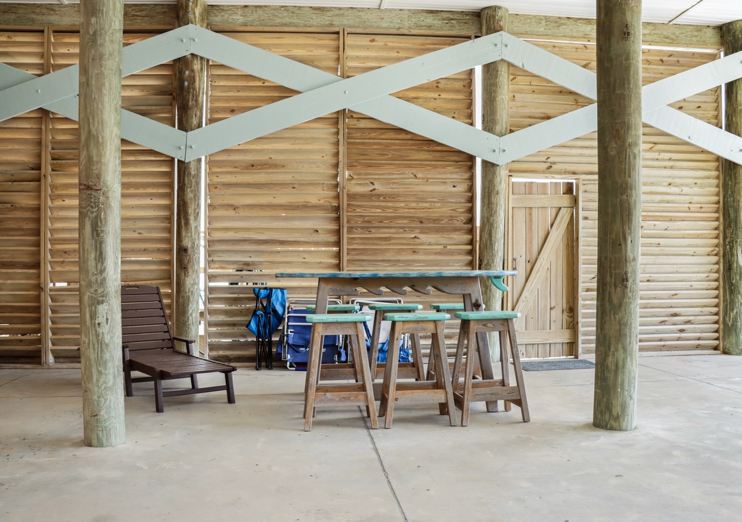 Outdoor Dining Under House