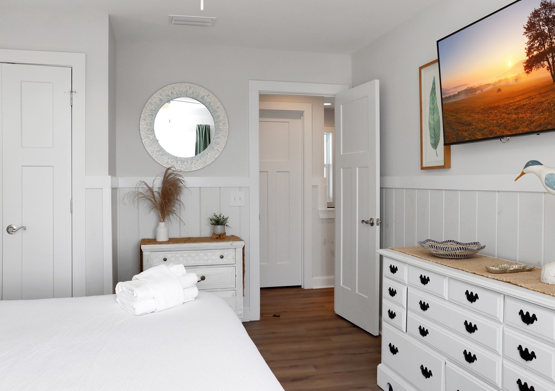 Bedroom 4 with TV (1)