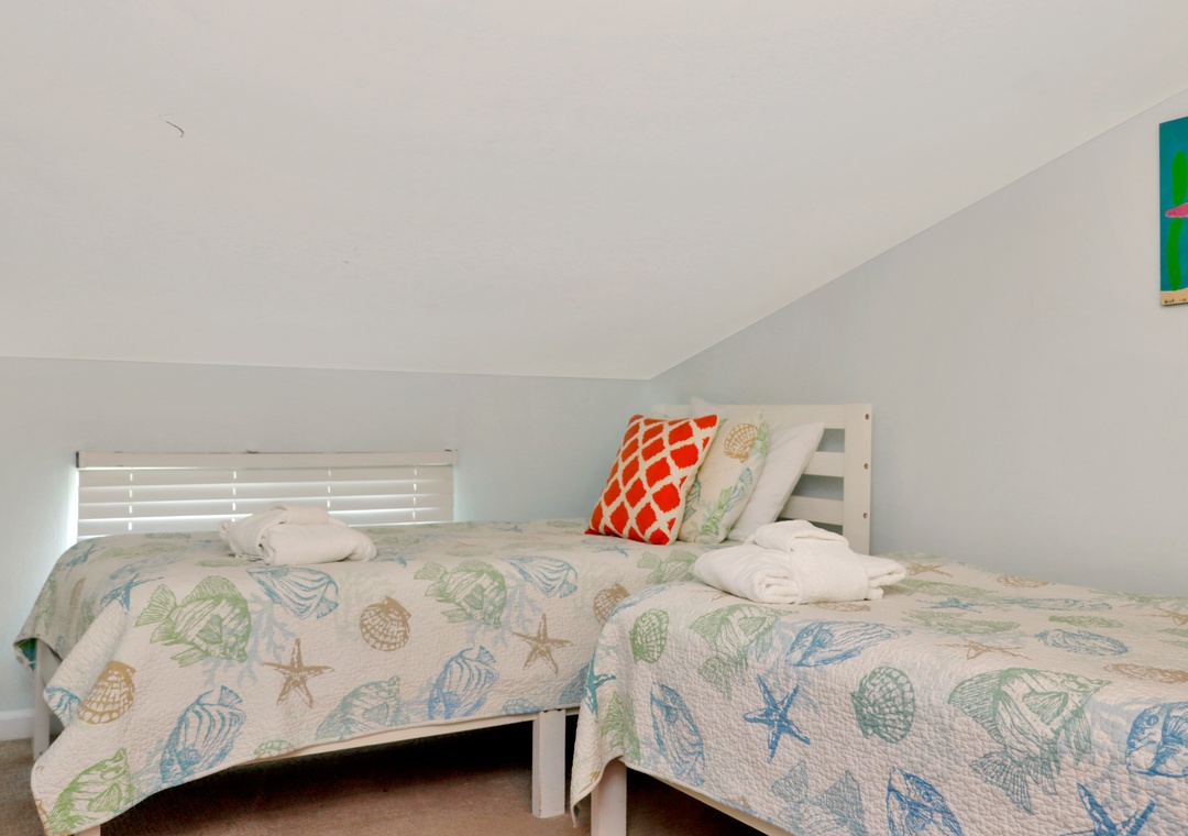 Bedroom 3 - 2 Twin Beds