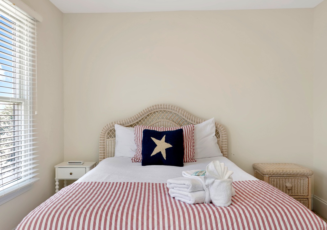 Bedroom 2 - Queen Bed