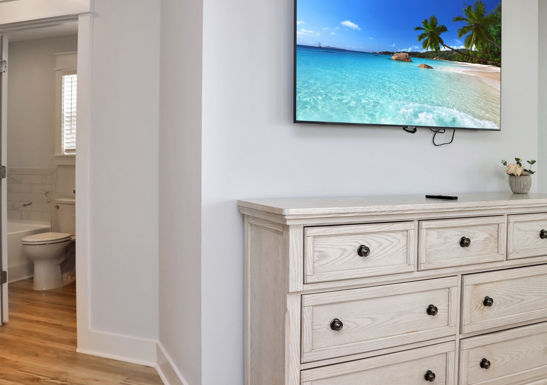 Bedroom 5 with Master Batrhoom