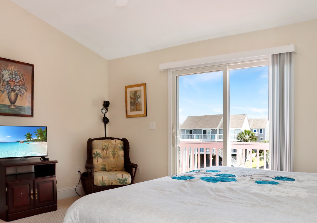 Master Bedroom 1 - Small Deck and TV