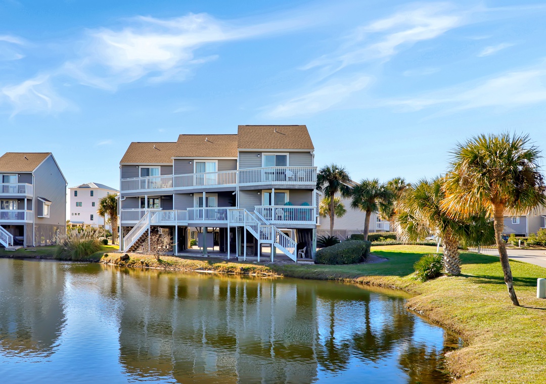 End Unit Located on Pond