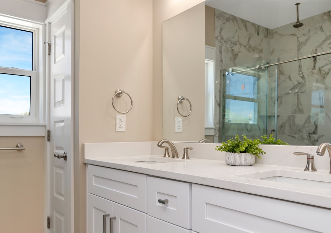 Bedroom 3 - Master Bathroom