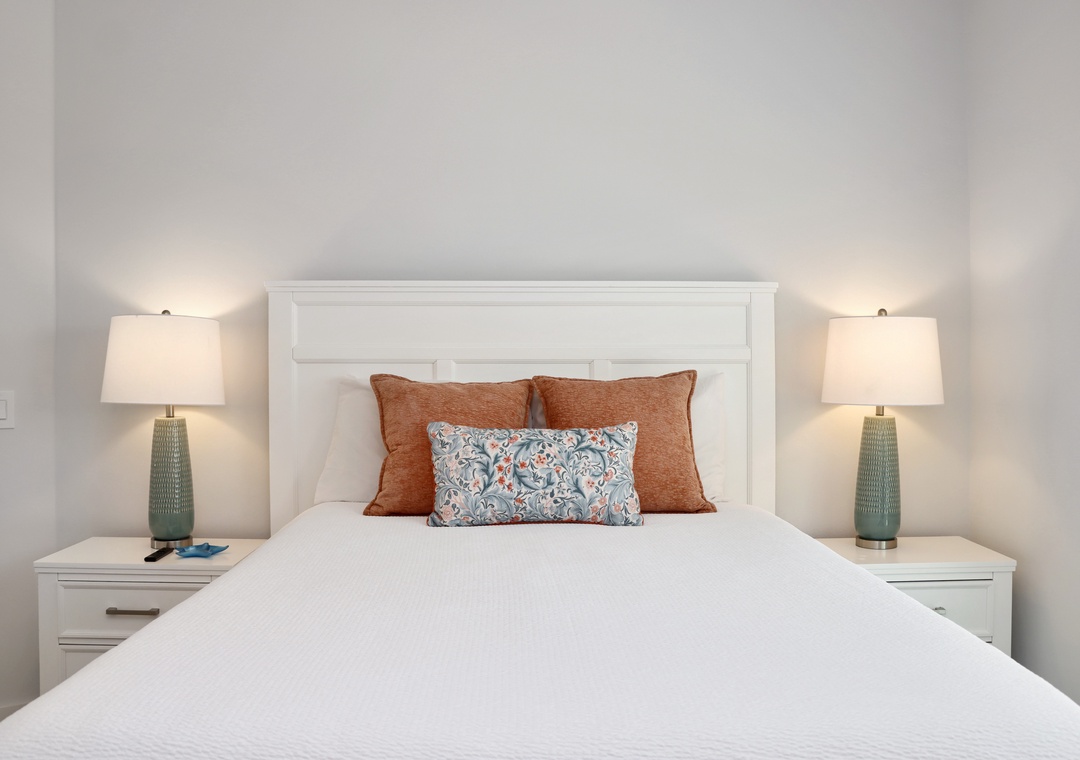 Bedroom 1 - Queen Bed