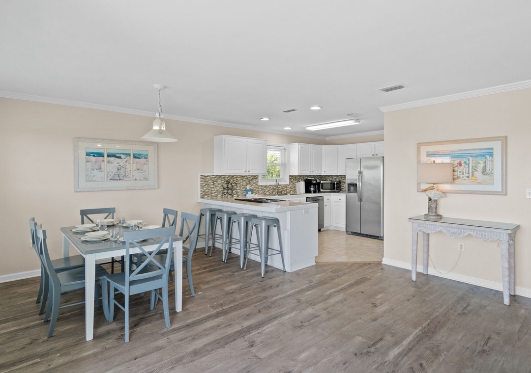 Kitchen & Dining Area