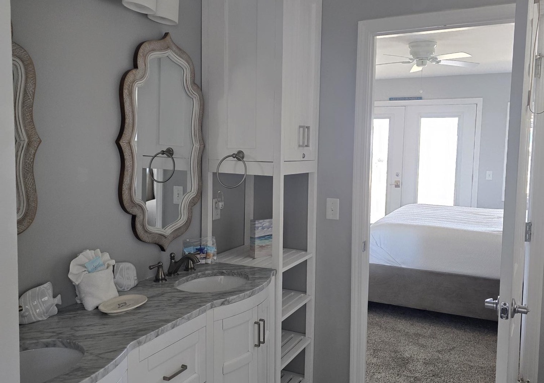 Full Bath between Bedrooms