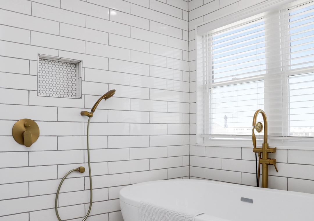Bedroom 3 - Wet Room Tub with Sprayer