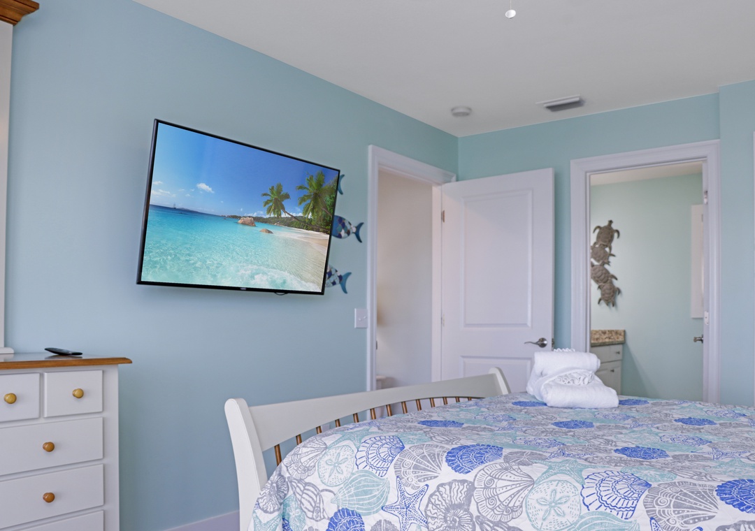Bedroom 2 with TV and Full Bathroom