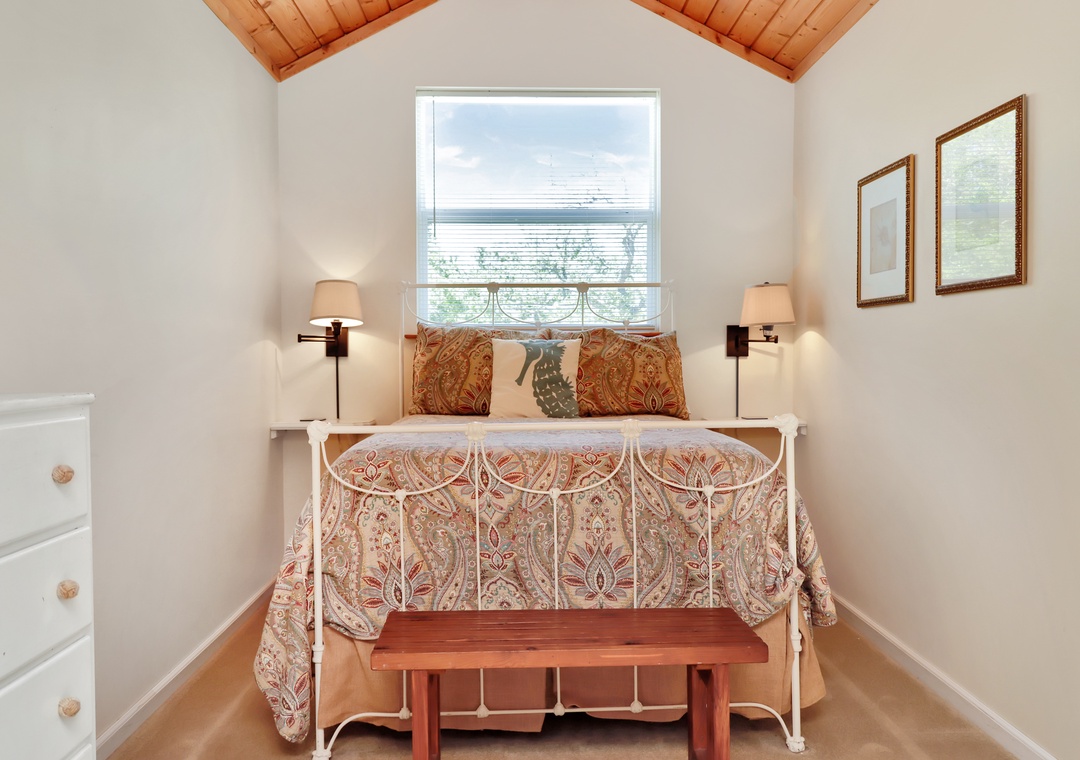 Guest bedroom