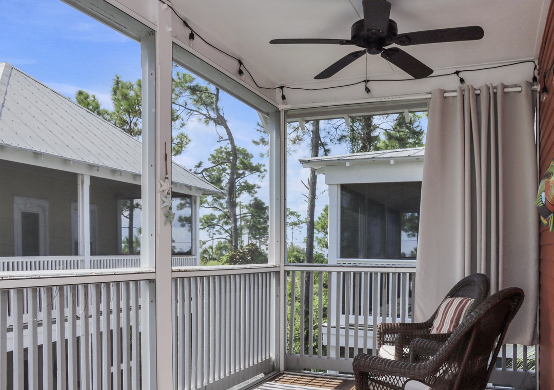 Top Floor Screened Deck with Ceiling Fan