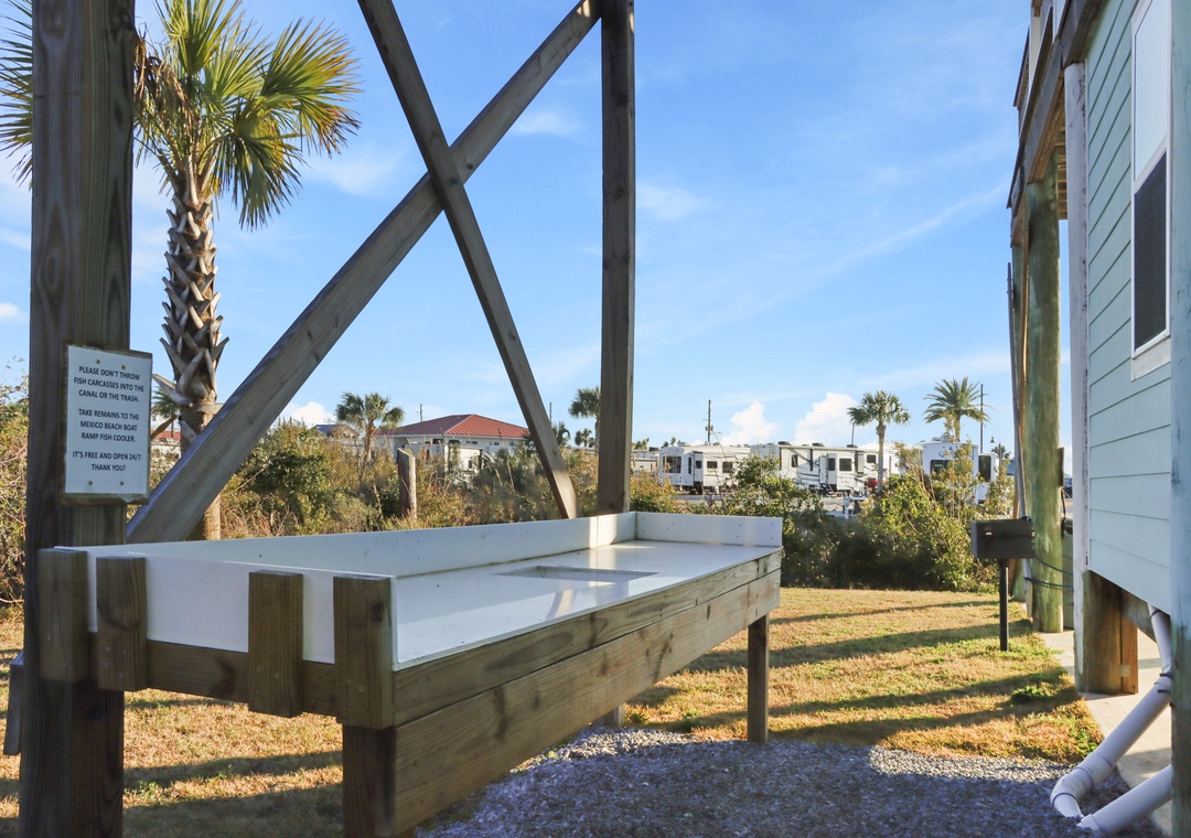 Fish Cleaning Station