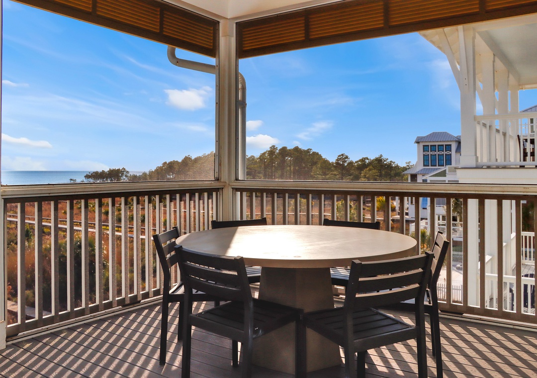 Outdoor Dining on Screened Deck