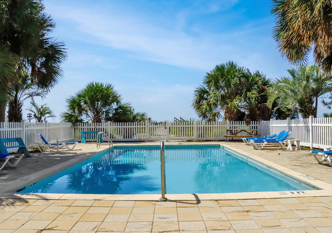 Community Beach Front Swimming Pool