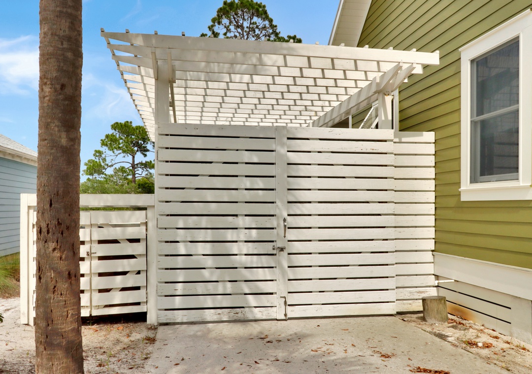 Gate Between Driveway and Back Patio
