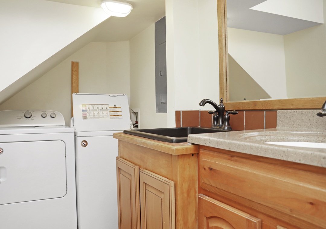 Bunk Room Full Bathroom with Laundry