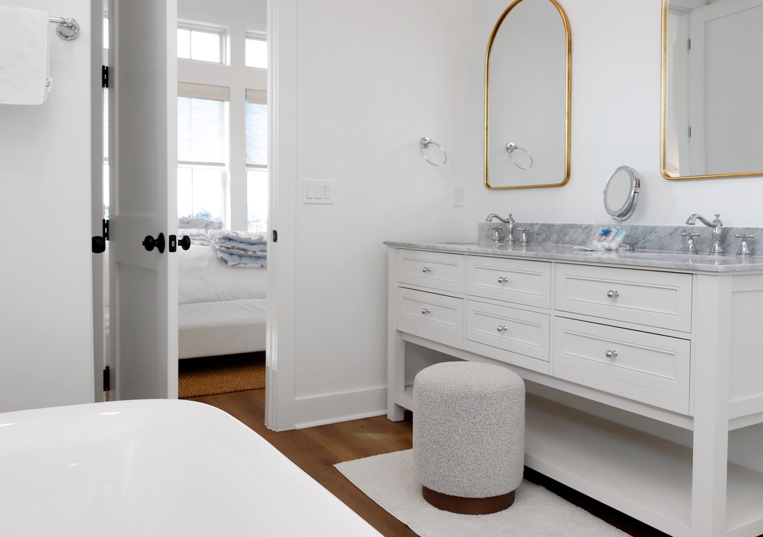 Bedroom 4 - Master Bathroom