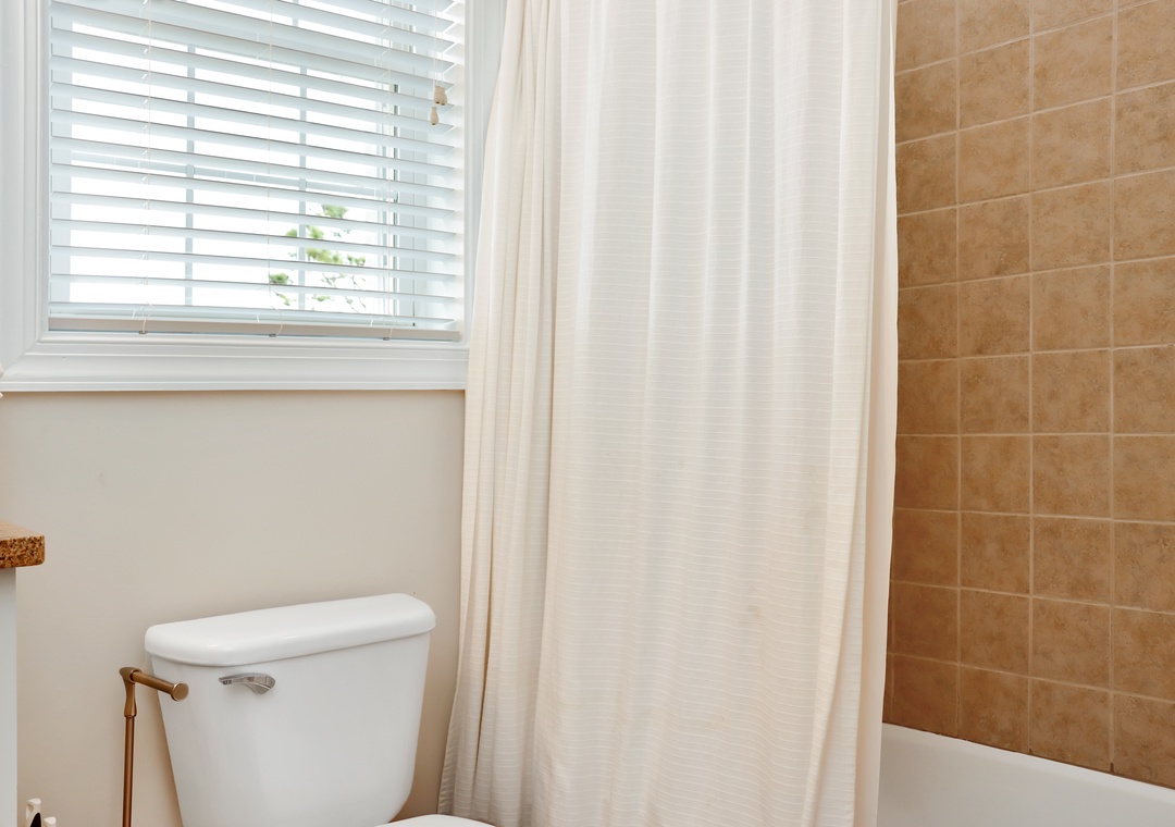 Full Bathroom Shower - First Floor