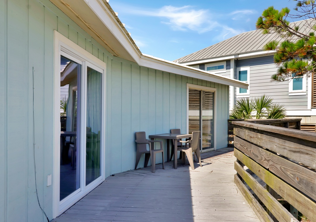 Beach Front Deck with Outdoor Dining