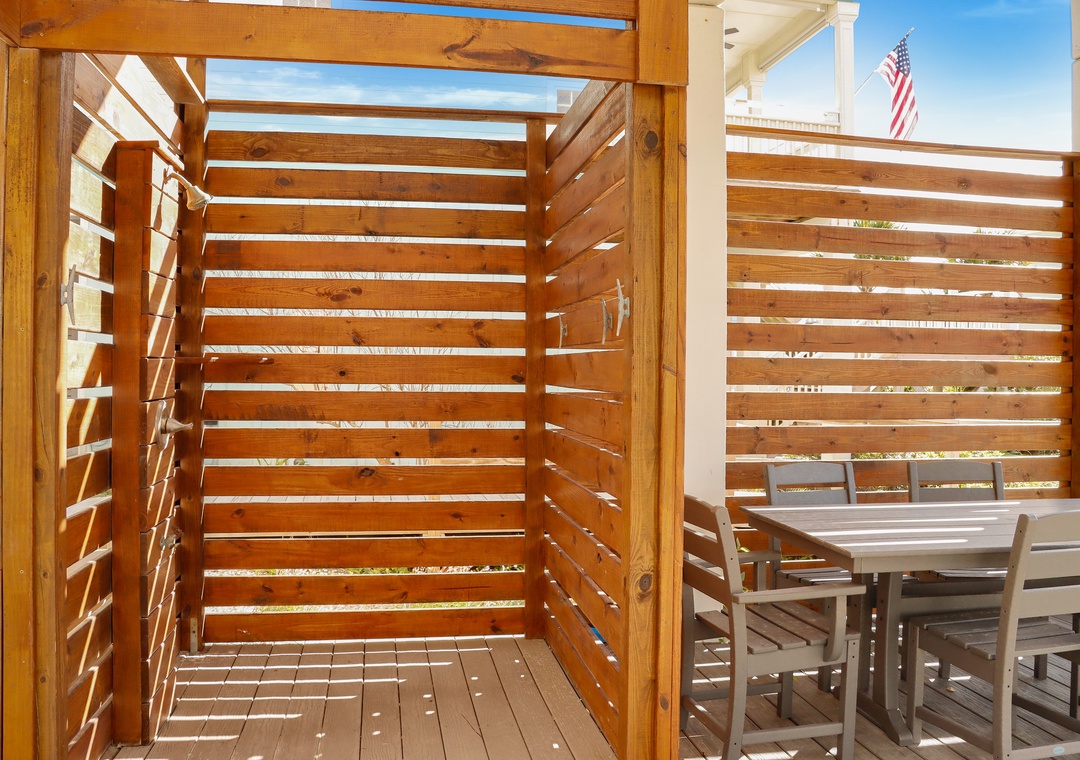 Outdoor Dining Under House