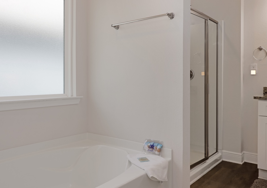 Bedroom 4 - Master Bathroom Tub and Shower