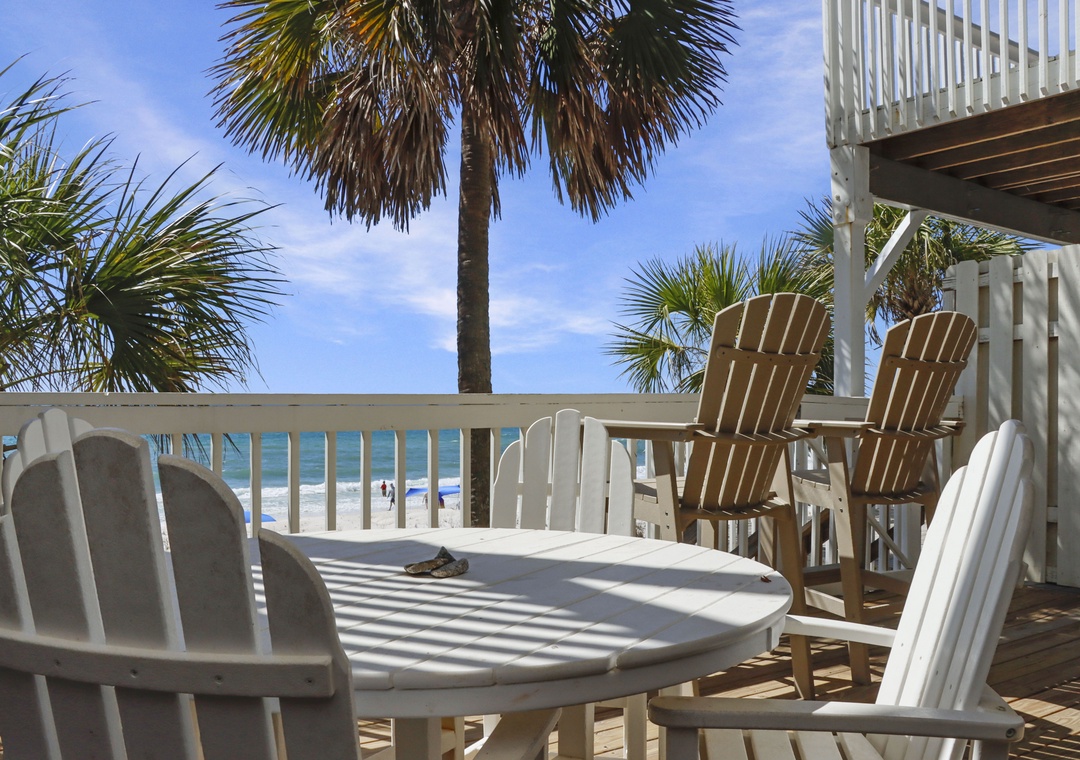 Beach Front Dining On Main Level Deck