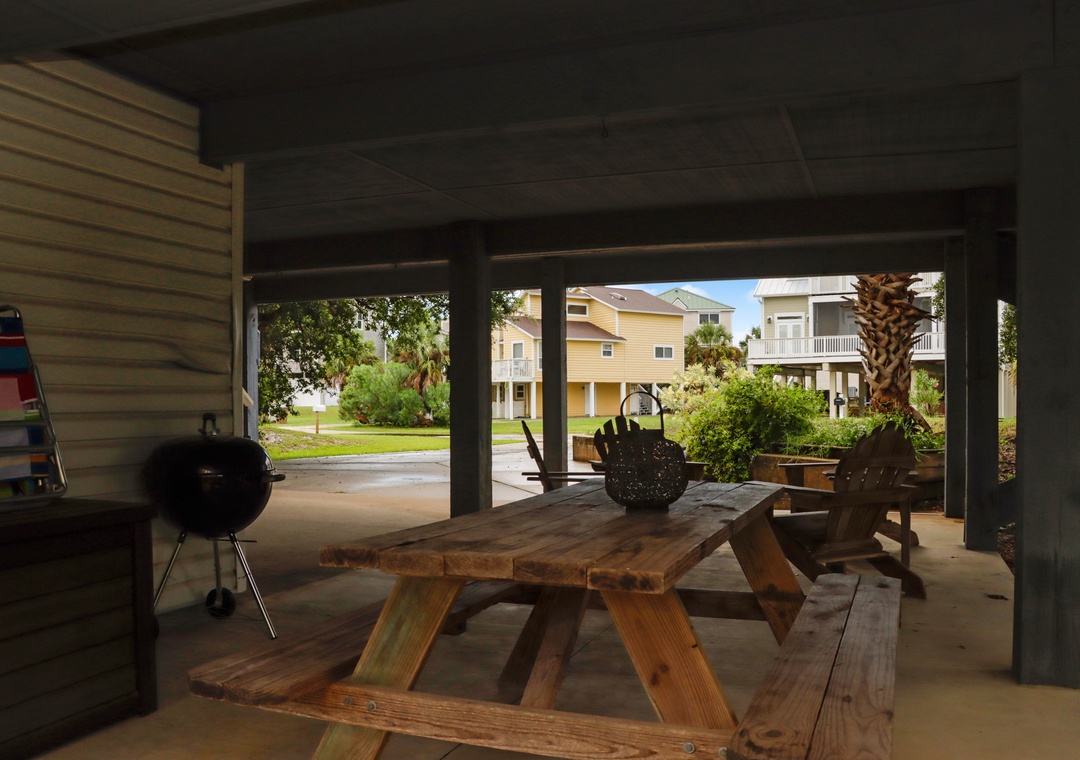 Outdoor Dining Under House