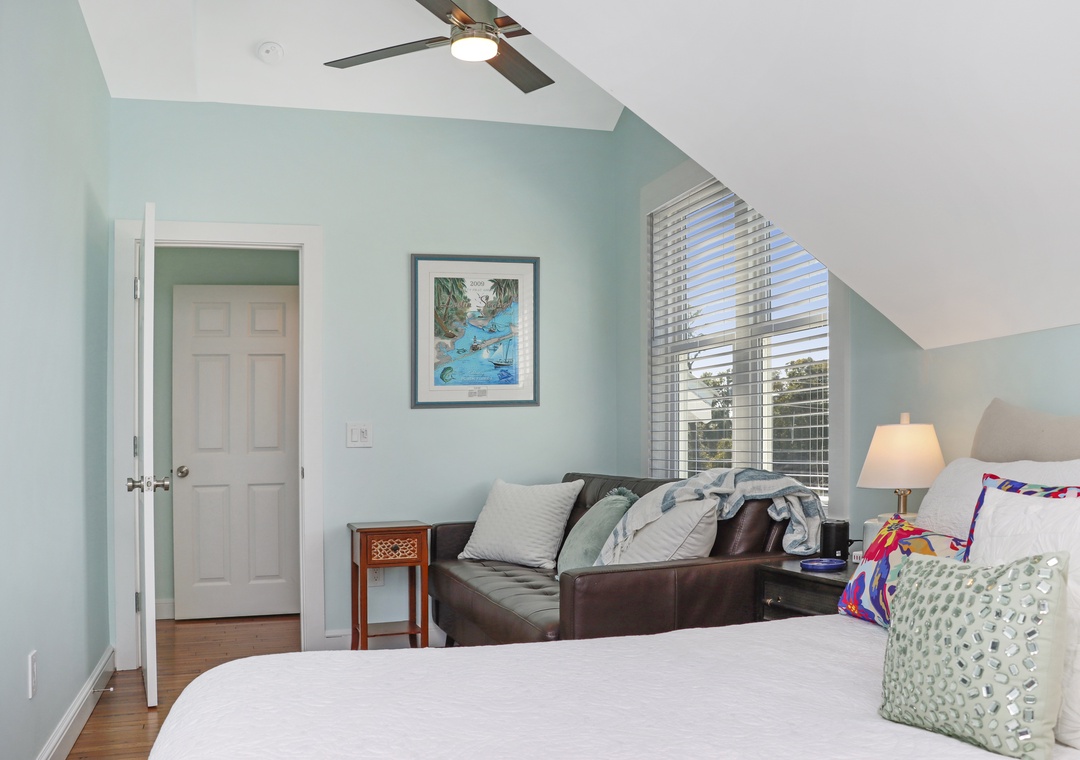Bedroom 2 - Sitting Area